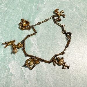 Vintage gold tone charm bracelet Reindeer Stork 4 Leaf Clover Heart Road Runner